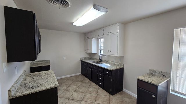 5403 McKnight Dr, Odessa, TX 79762