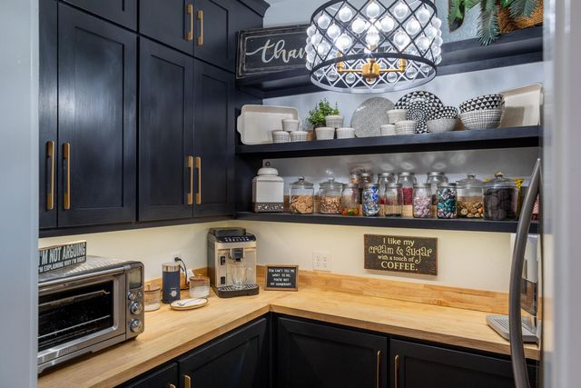 563 Comanche Drive, Lubbock, TX 79404