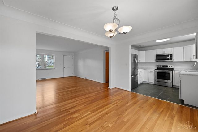 9470 Wynnecrest Drive, Blue Ash, OH 45242