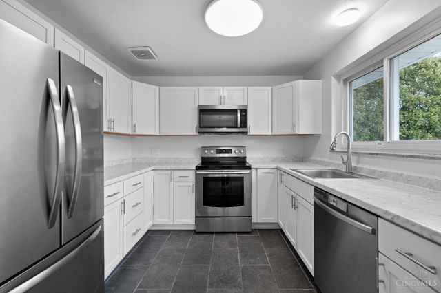 9470 Wynnecrest Drive, Blue Ash, OH 45242