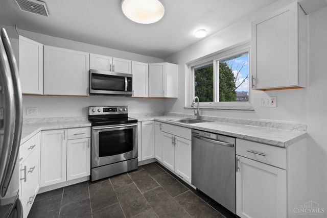 9470 Wynnecrest Drive, Blue Ash, OH 45242