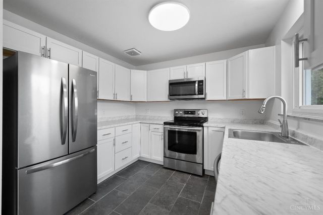 9470 Wynnecrest Drive, Blue Ash, OH 45242