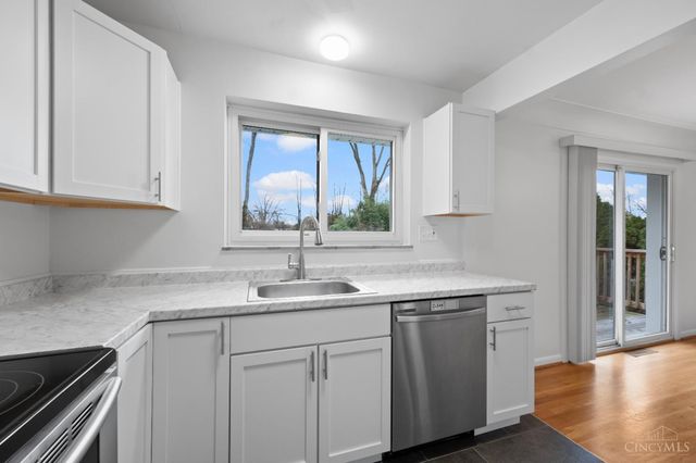 9470 Wynnecrest Drive, Blue Ash, OH 45242