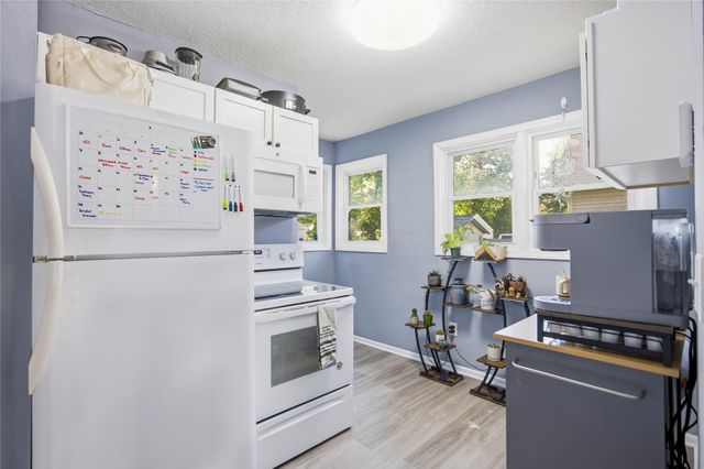 1901 E 23rd Street, Des Moines, IA 50317