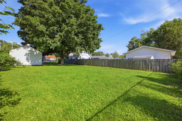1901 E 23rd Street, Des Moines, IA 50317