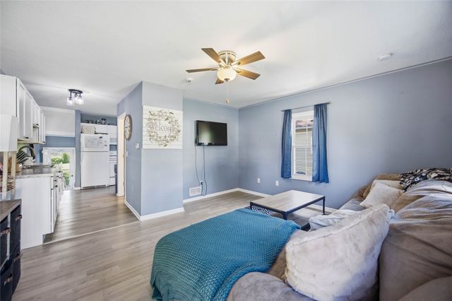 1901 E 23rd Street, Des Moines, IA 50317