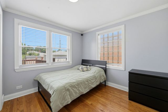 2924 W Jerome Street, Chicago, IL 60645