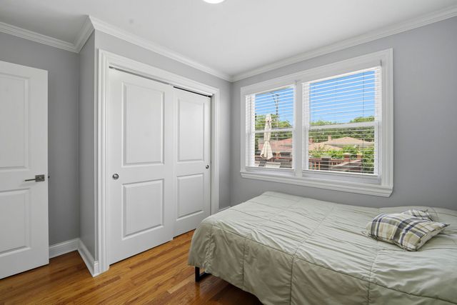 2924 W Jerome Street, Chicago, IL 60645