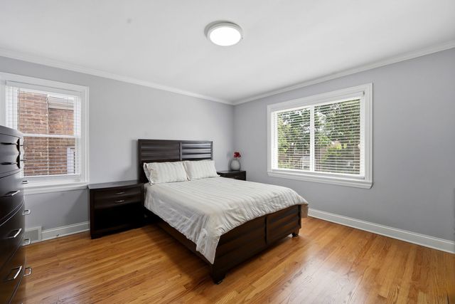 2924 W Jerome Street, Chicago, IL 60645