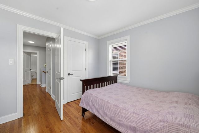 2924 W Jerome Street, Chicago, IL 60645