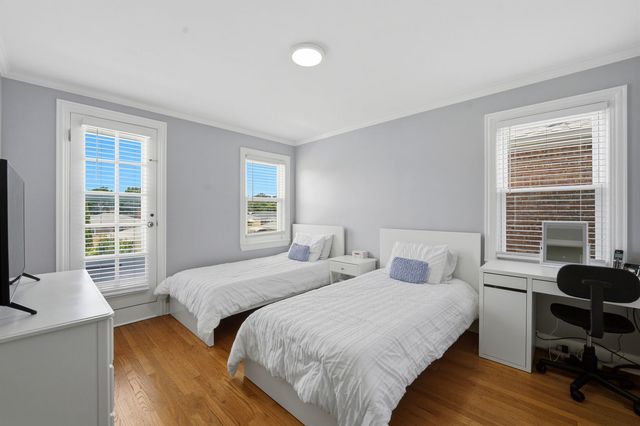 2924 W Jerome Street, Chicago, IL 60645