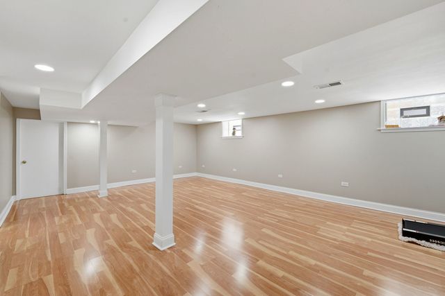 2924 W Jerome Street, Chicago, IL 60645