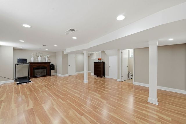 2924 W Jerome Street, Chicago, IL 60645