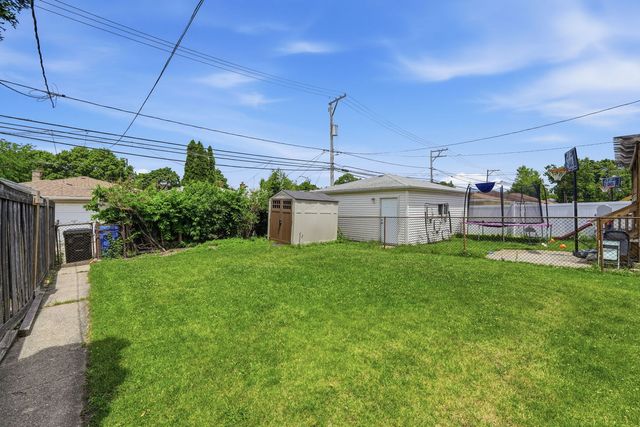 2924 W Jerome Street, Chicago, IL 60645