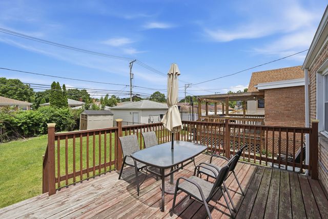 2924 W Jerome Street, Chicago, IL 60645