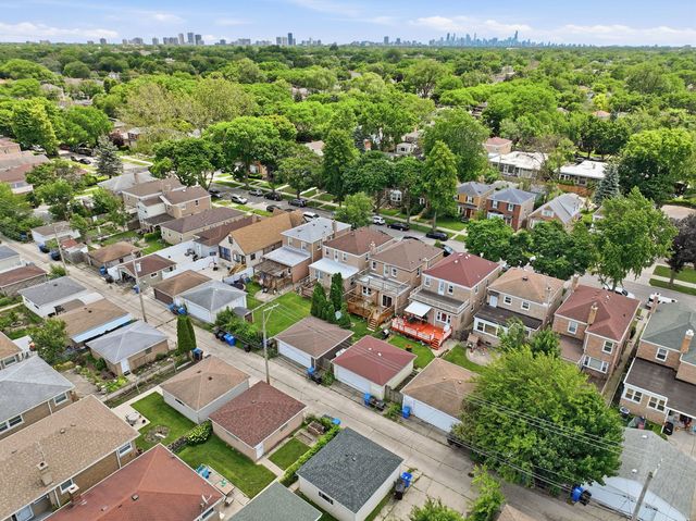 2924 W Jerome Street, Chicago, IL 60645