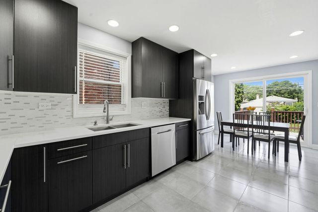 2924 W Jerome Street, Chicago, IL 60645