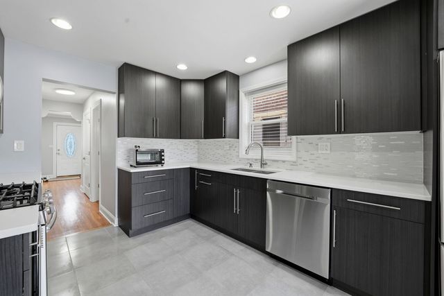 2924 W Jerome Street, Chicago, IL 60645