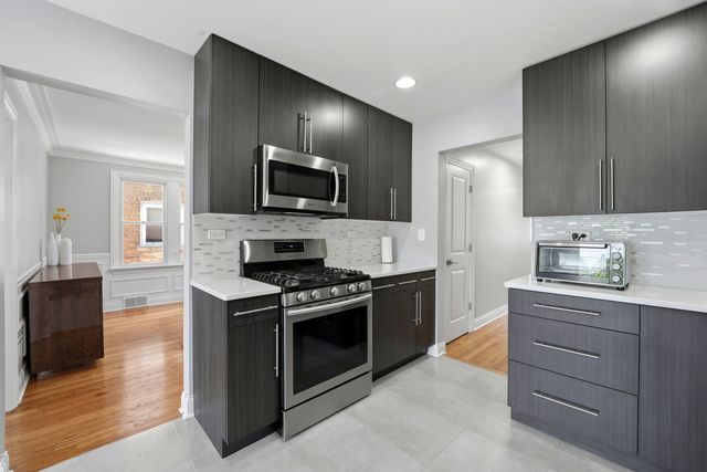 2924 W Jerome Street, Chicago, IL 60645