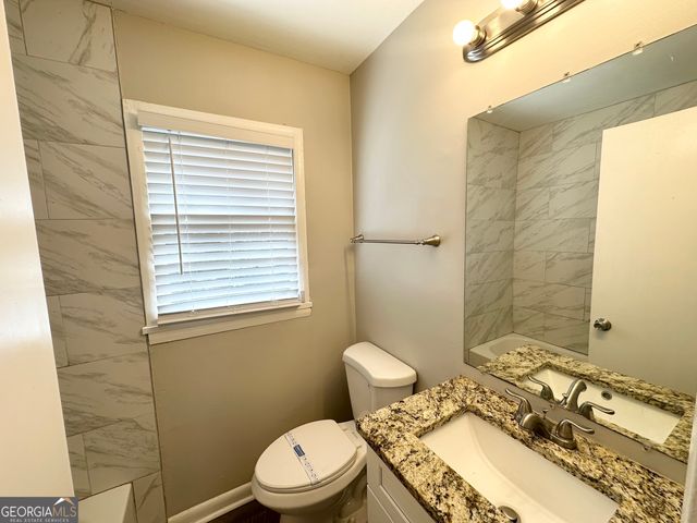 2566 NW Santa Barbara Drive, Atlanta, GA 30318