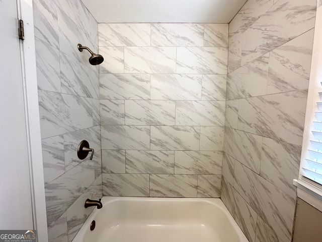2566 NW Santa Barbara Drive, Atlanta, GA 30318