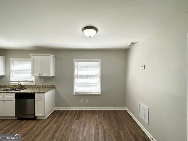2566 NW Santa Barbara Drive, Atlanta, GA 30318