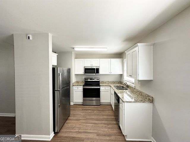 2566 NW Santa Barbara Drive, Atlanta, GA 30318