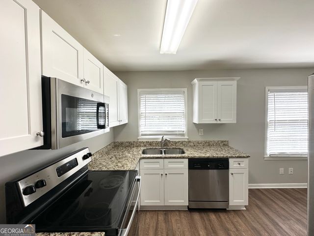 2566 NW Santa Barbara Drive, Atlanta, GA 30318