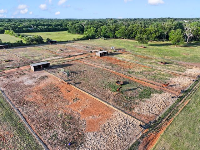 711 County Road 701, Cleburne, TX 76031