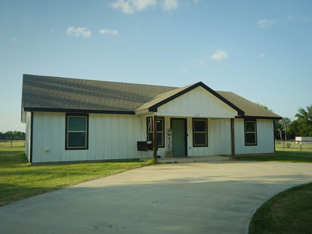 711 County Road 701, Cleburne, TX 76031