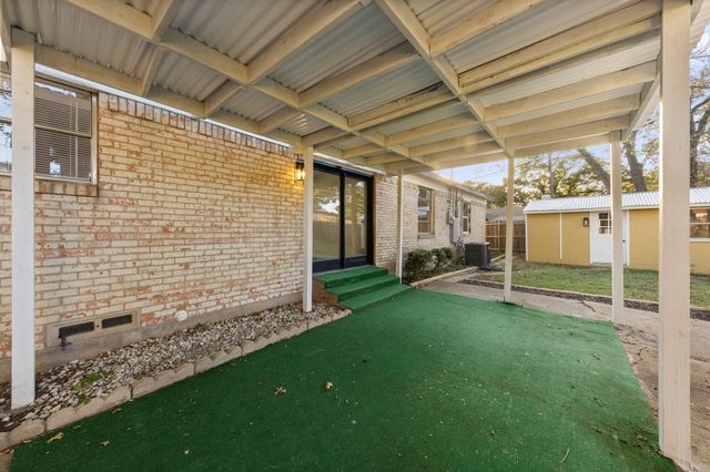 210 Old Mill Lane, Dallas, TX 75217