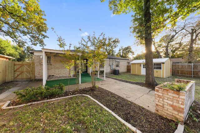 210 Old Mill Lane, Dallas, TX 75217