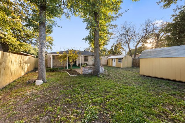 210 Old Mill Lane, Dallas, TX 75217