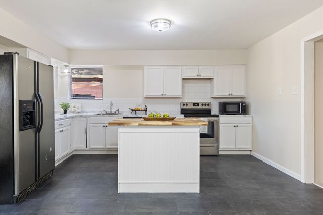 210 Old Mill Lane, Dallas, TX 75217