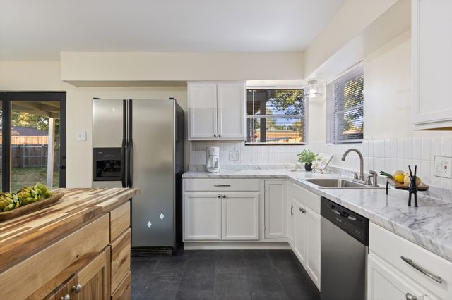 210 Old Mill Lane, Dallas, TX 75217