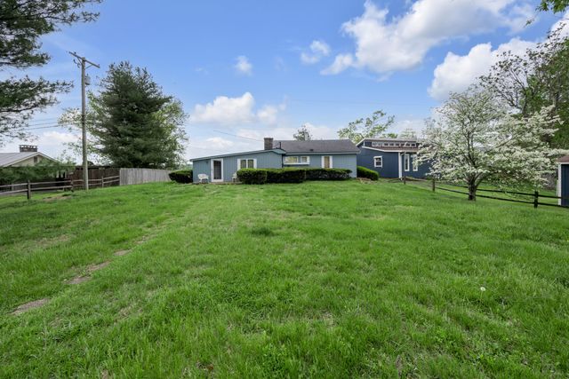 512 Chimney Rock Road, Harrodsburg, KY 40330