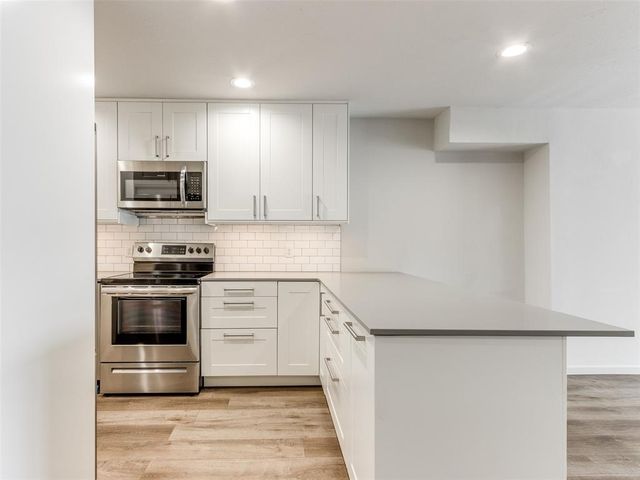 1110 Sherwood Lane 211, Nichols Hills, OK 73116
