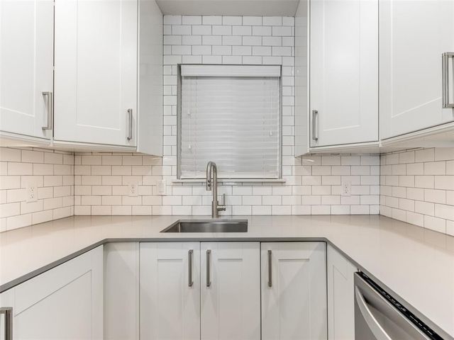 1110 Sherwood Lane 211, Nichols Hills, OK 73116