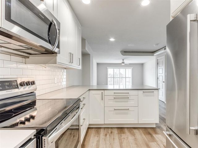 1110 Sherwood Lane 211, Nichols Hills, OK 73116