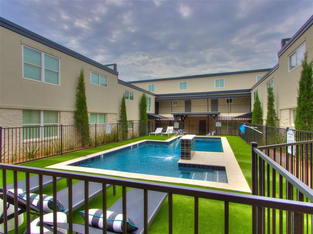 1110 Sherwood Lane 211, Nichols Hills, OK 73116
