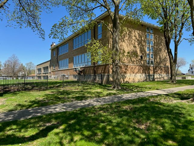 900 Elizabeth Street, Antioch, IL 60002