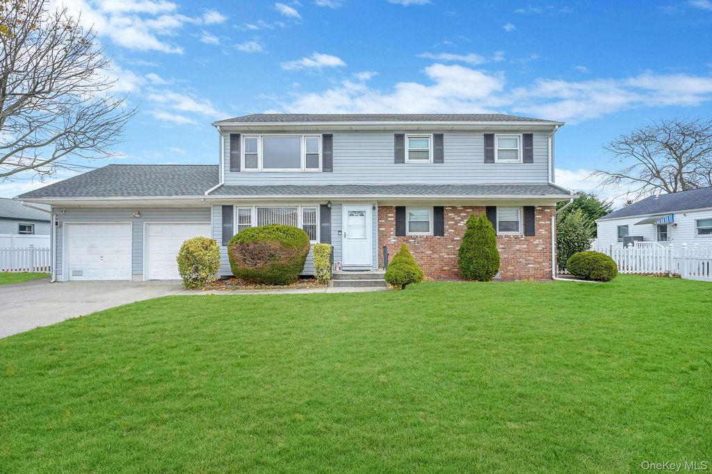 776 S 5th Street, Lindenhurst, NY 11757 — exterior
