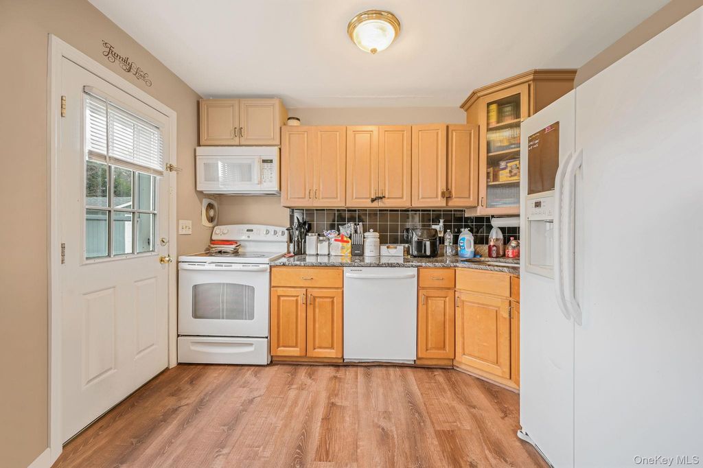 776 S 5th Street, Lindenhurst, NY 11757 — photo 2
