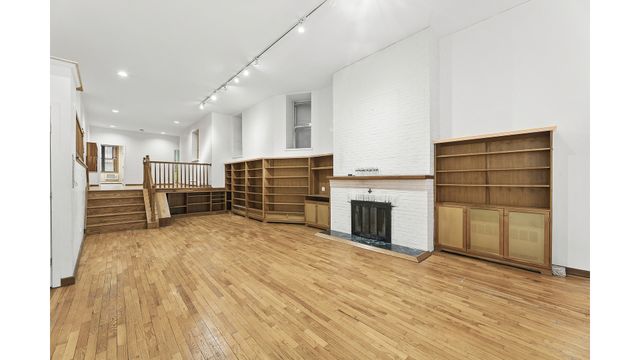 622 Greenwich St Apt 1D, New York City, NY 10014