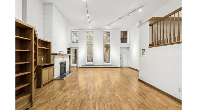 622 Greenwich St Apt 1D, New York City, NY 10014