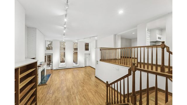 622 Greenwich St Apt 1D, New York City, NY 10014
