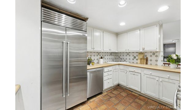 622 Greenwich St Apt 1D, New York City, NY 10014