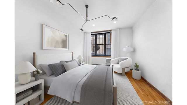 622 Greenwich St Apt 1D, New York City, NY 10014