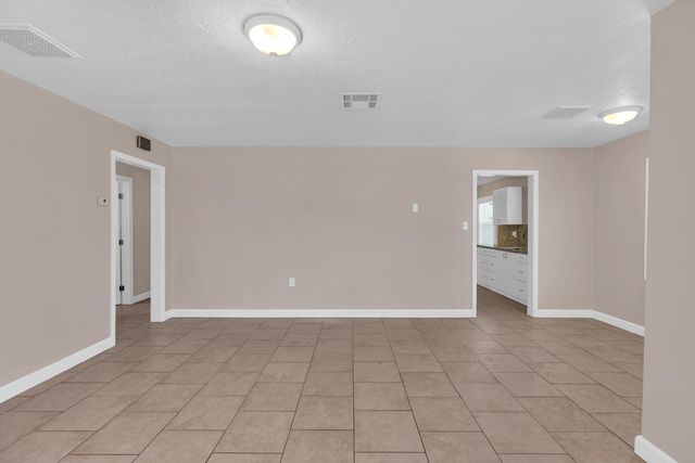 1013 E Garland, Fresno, CA 93704