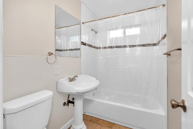 1013 E Garland, Fresno, CA 93704